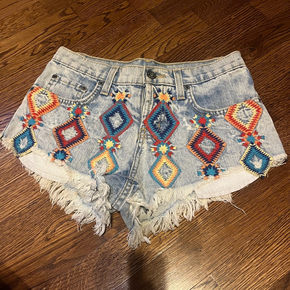 Carmar embroidered crochet denim festival short size 25